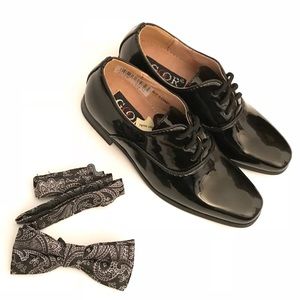 NWOT. Boys tuxedo shoes and bow-tie